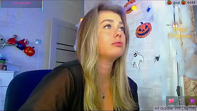 Snapshot of SuchCute chatting on October 19, 4:13 am SuchCute online show from October 19, 4:13 am