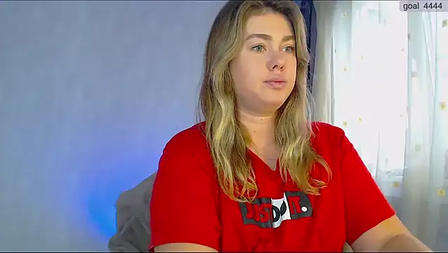 Snapshot of SuchCute chatting on November 3, 3:08 am SuchCute online show from November 3, 3:08 am