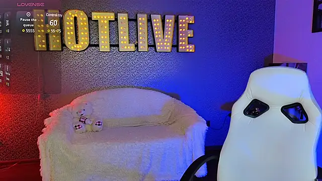 Snapshot of Lilumytrend chatting on February 6, 12:37 pm Lilumytrend online show from February 6, 12:37 pm