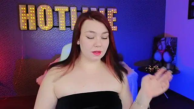 Snapshot of Lilumytrend chatting on February 13, 12:21 pm Lilumytrend online show from February 13, 12:21 pm