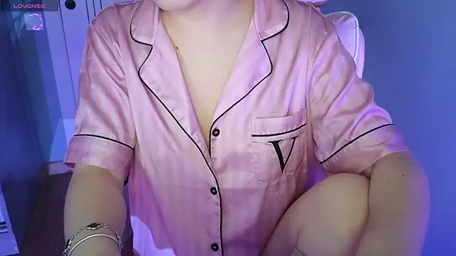 Snapshot of malady_ chatting on November 25, 5:13 pm malady online show from November 25, 5:13 pm