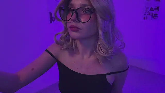 MariMaddison online show from March 19, 5:08 am