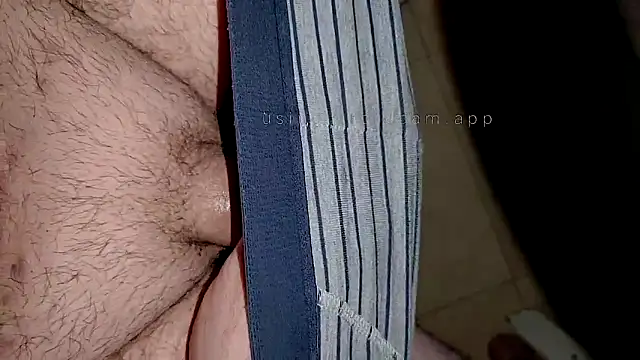 Snapshot of colomerxx666 chatting on May 17, 1:36 am colomerxx666 online show from May 17, 1:36 am