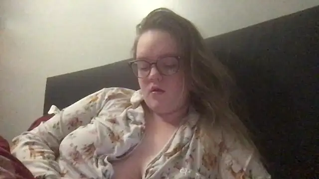 honeyyy24 online show from December 5, 8:05 pm