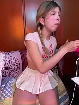 Snapshot of KittieCatty chatting on October 5, 9:13 pm KittieCatty online show from October 5, 9:13 pm