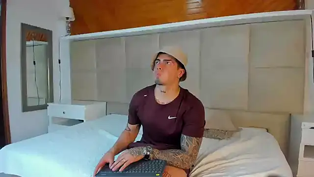  mrcock online show from December 17, 10:43 pm