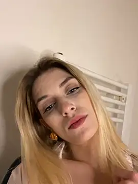 Lolitaxlola online show from April 18, 1:42 am