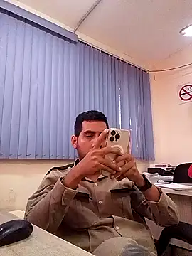 Snapshot of EnriquePersian197 chatting on January 2, 3:40 pm EnriquePersian197 online show from January 2, 3:40 pm