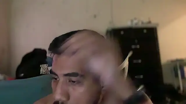 Snapshot of EnriquePersian197 chatting on January 7, 1:57 pm EnriquePersian197 online show from January 7, 1:57 pm