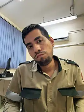 Snapshot of EnriquePersian197 chatting on March 5, 1:31 am EnriquePersian197 online show from March 5, 1:31 am