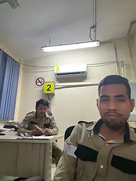 Snapshot of EnriquePersian197 chatting on March 12, 11:20 am EnriquePersian197 online show from March 12, 11:20 am