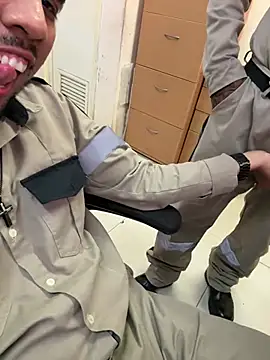 Snapshot of EnriquePersian197 chatting on March 15, 12:25 am EnriquePersian197 online show from March 15, 12:25 am