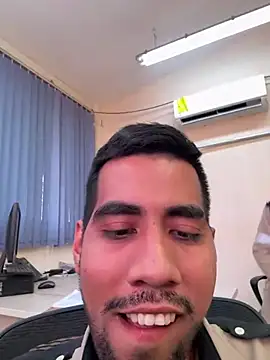 Snapshot of EnriquePersian197 chatting on March 20, 6:53 pm EnriquePersian197 online show from March 20, 6:53 pm