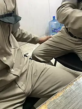 Snapshot of EnriquePersian197 chatting on March 22, 1:32 am EnriquePersian197 online show from March 22, 1:32 am