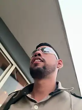 Snapshot of EnriquePersian197 chatting on October 14, 12:33 am EnriquePersian197 online show from October 14, 12:33 am