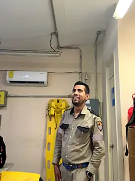 Snapshot of EnriquePersian197 chatting on October 24, 12:19 am EnriquePersian197 online show from October 24, 12:19 am