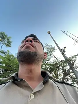 Snapshot of EnriquePersian197 chatting on February 17, 12:18 am EnriquePersian197 online show from February 17, 12:18 am