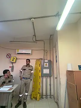 Snapshot of EnriquePersian197 chatting on February 24, 12:19 am EnriquePersian197 online show from February 24, 12:19 am