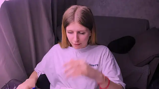 kirraa  online show from February 2, 12:40 am