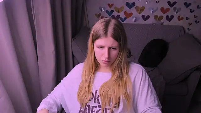 kirraa  online show from February 15, 10:42 pm