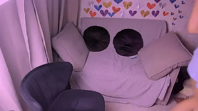 kirraa  online show from February 20, 7:08 pm