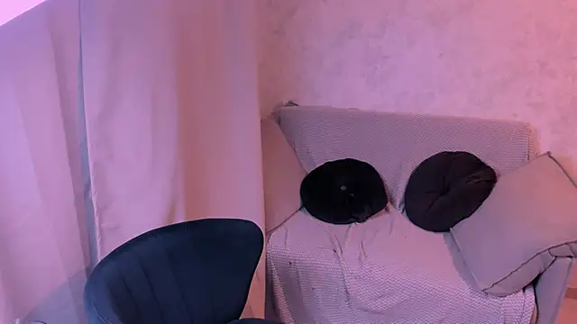 kirraa  online show from March 13, 7:39 pm