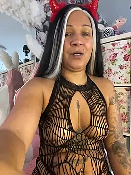 Snapshot of Jaylaloveofficial chatting on October 31, 10:05 am Jaylaloveofficial online show from October 31, 10:05 am