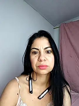Snapshot of saralunabella chatting on December 22, 4:17 pm saralunabella online show from December 22, 4:17 pm
