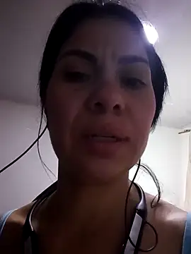 Snapshot of saralunabella chatting on December 28, 2:11 am saralunabella online show from December 28, 2:11 am