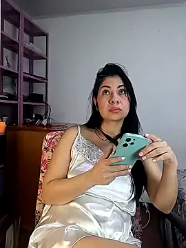 Snapshot of saralunabella chatting on January 16, 11:16 pm saralunabella online show from January 16, 11:16 pm