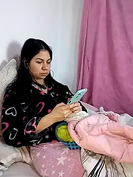 Snapshot of saralunabella chatting on January 23, 11:04 am saralunabella online show from January 23, 11:04 am