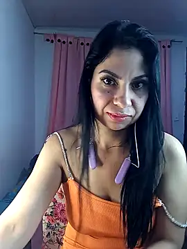 Snapshot of saralunabella chatting on February 15, 3:20 am saralunabella online show from February 15, 3:20 am