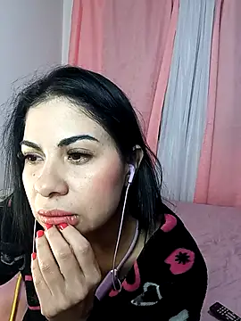 Snapshot of saralunabella chatting on March 10, 10:55 pm saralunabella online show from March 10, 10:55 pm