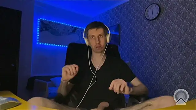 Aki-Laky online show from April 13, 7:30 pm