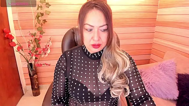 Snapshot of marien_thomson_ chatting on October 16, 2:12 am marien thomson online show from October 16, 2:12 am