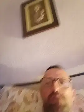 Snapshot of Porco81cazzo chatting on June 4, 12:27 am Porco81cazzo online show from June 4, 12:27 am