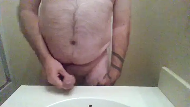 Snapshot of WatchinU82 chatting on November 8, 5:18 am WatchinU82 online show from November 8, 5:18 am