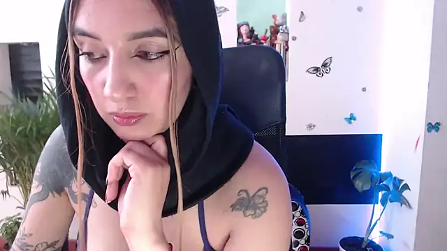 Lia-mitch online show from November 4, 6:40 pm