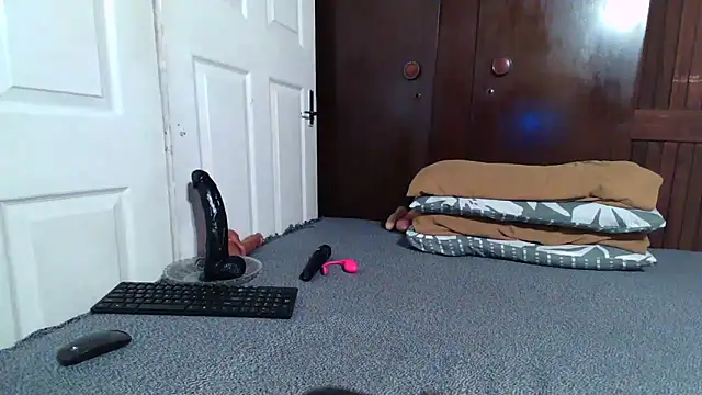 Smoochy  online show from December 17, 2:17 am