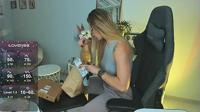 LadyIzabel online show from December 3, 8:38 am