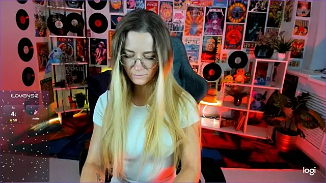 LadyIzabel online show from December 4, 8:34 am