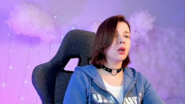 AliceSunday online show from February 25, 2:11 pm