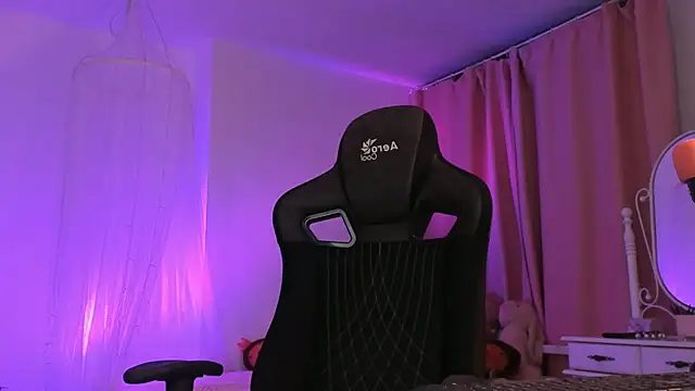 AliceSunday online show from October 4, 1:58 am