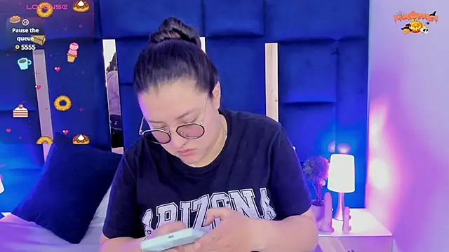 rebecaandpamela online show from December 11, 1:49 pm