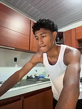 Snapshot of Masterikee chatting on February 17, 1:29 pm Masterikee online show from February 17, 1:29 pm