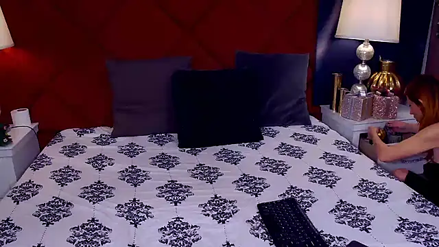 Snapshot of MinnieDrew chatting on December 30, 8:47 pm MinnieDrew online show from December 30, 8:47 pm