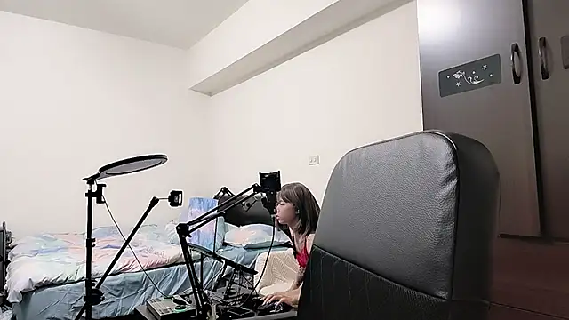 Fine-sand online show from October 20, 3:01 pm