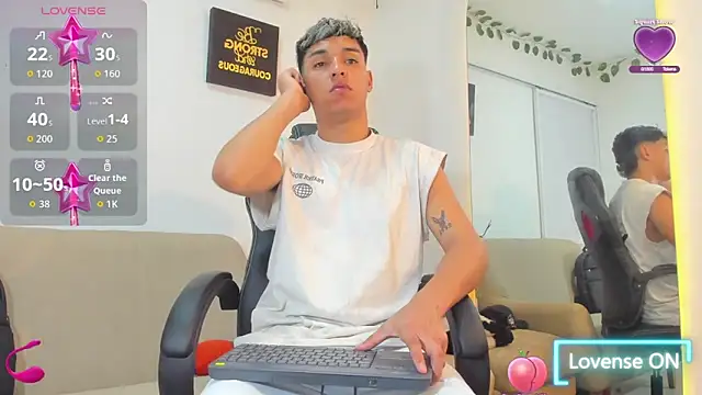 Snapshot of ryan_carter08 chatting on October 26, 1:33 am ryan carter08 online show from October 26, 1:33 am