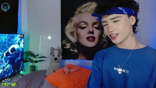 maxiy 001 online show from November 26, 7:42 am