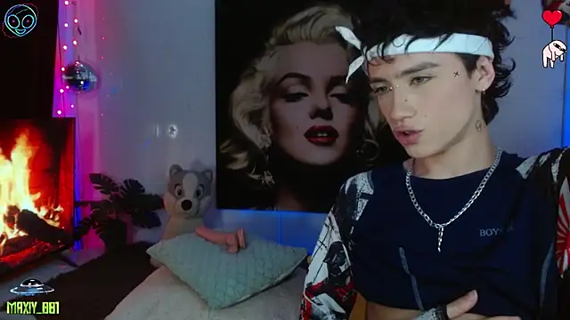 maxiy 001 online show from April 22, 7:37 pm